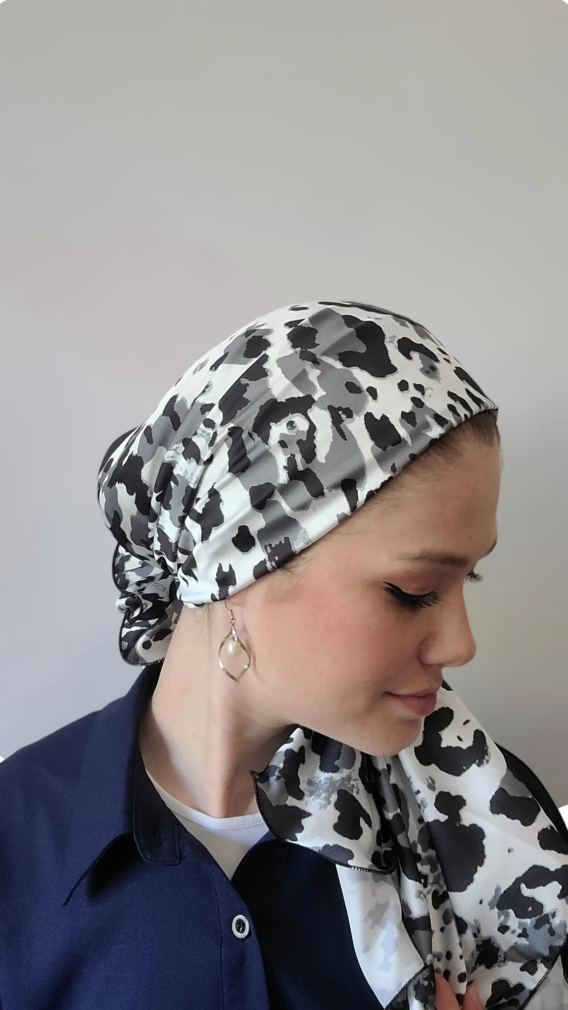 Rinati Black/White Long Scarf with Scrunchie