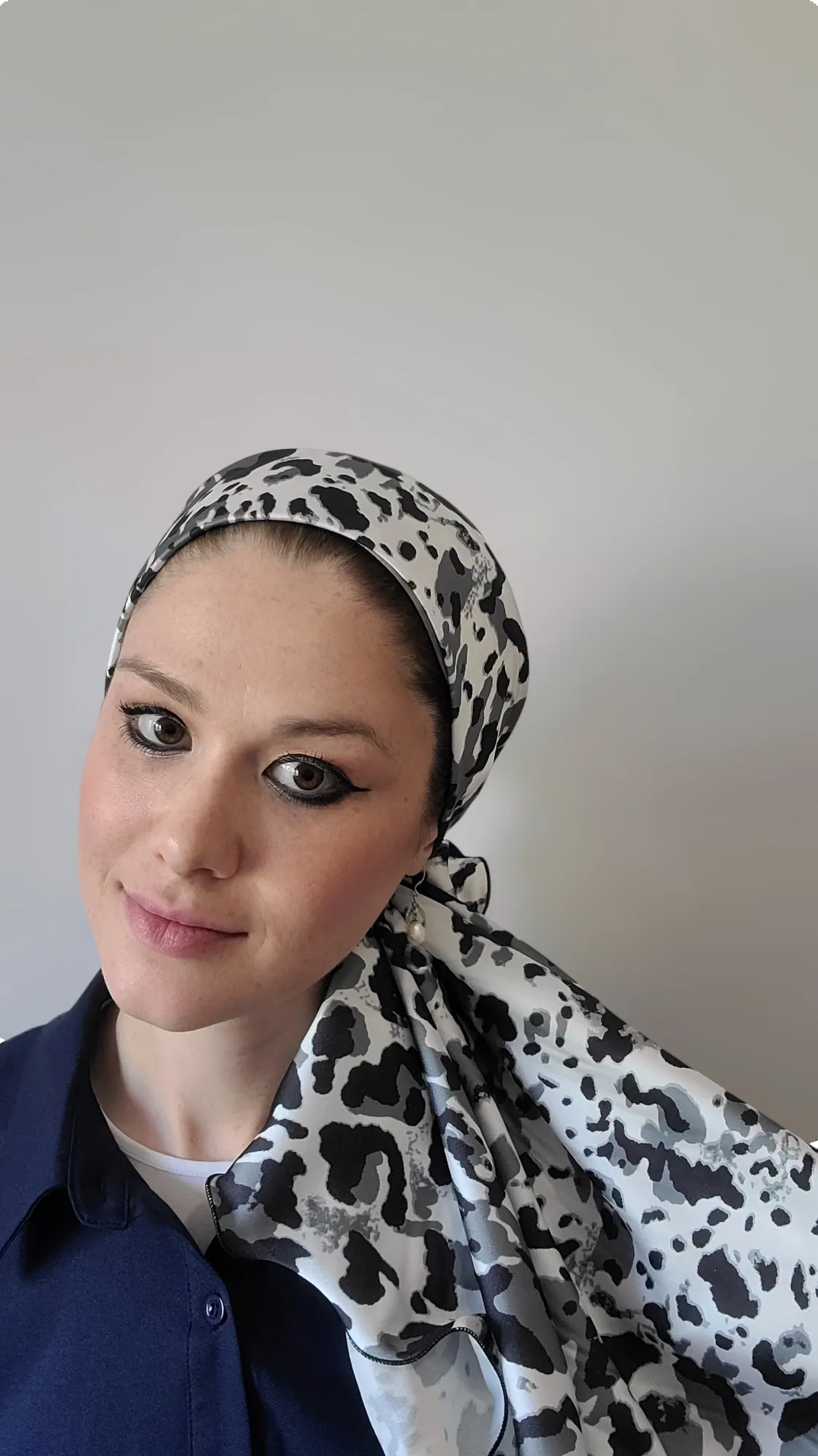 Rinati Black/White Long Scarf with Scrunchie